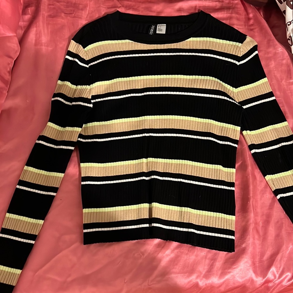 long sleeve crew neck shirt